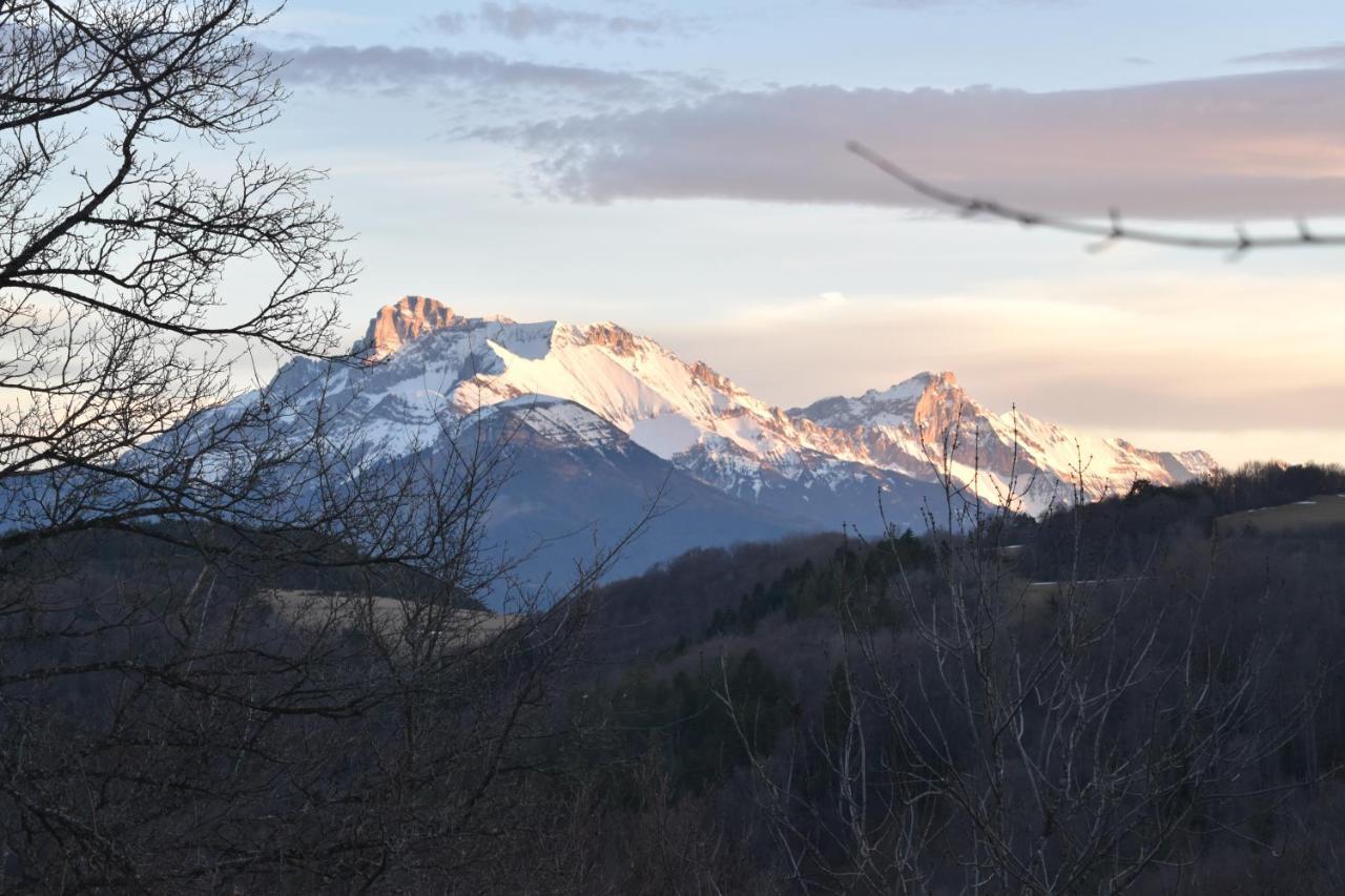 Gite Au Printemps Japonais, Petit Train De La Mure, Parc Des Ecrins Pierre-Chatel Exteriér fotografie