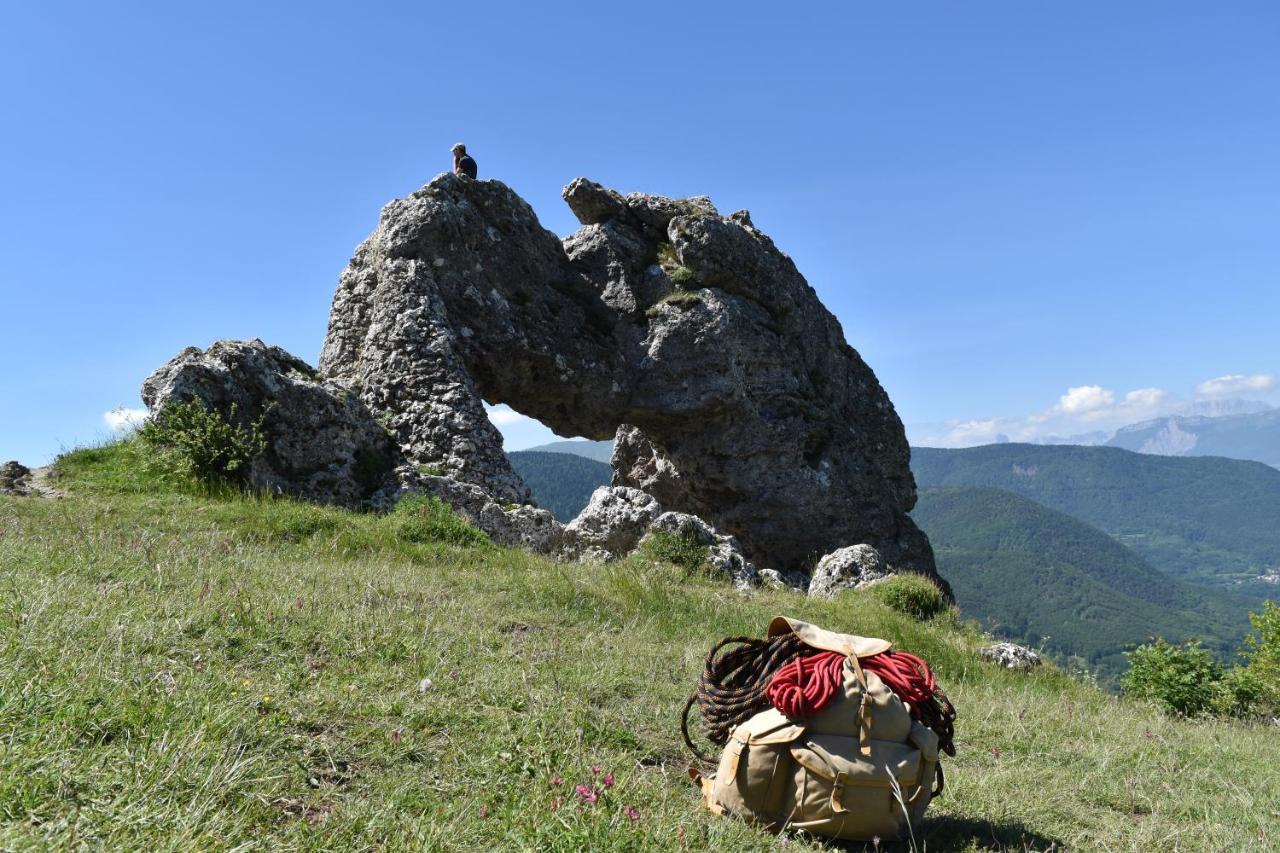 Gite Au Printemps Japonais, Petit Train De La Mure, Parc Des Ecrins Pierre-Chatel Exteriér fotografie
